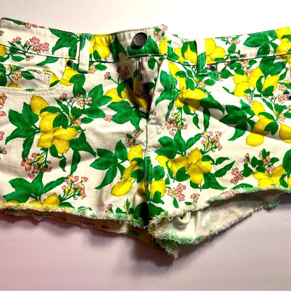 EUC VICTORIAS SECRET - LEMON Floral Print Denim Shorts size 8 - Picture 8 of 15